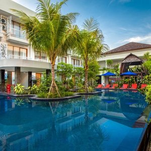 pool surrounding