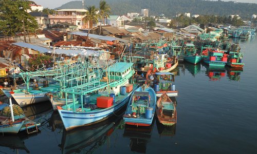I pescherecci e il mercato locale