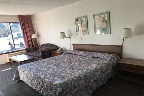 FLAGSHIP INN - Prices & Hotel Reviews (Petersburg, VA)