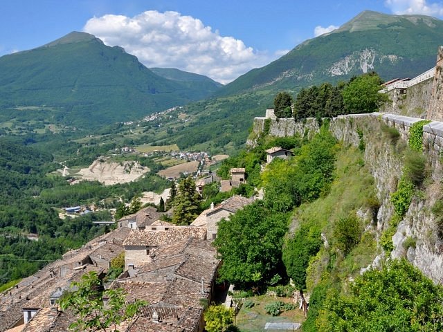 Borgo Medievale di Civitella del Tronto image