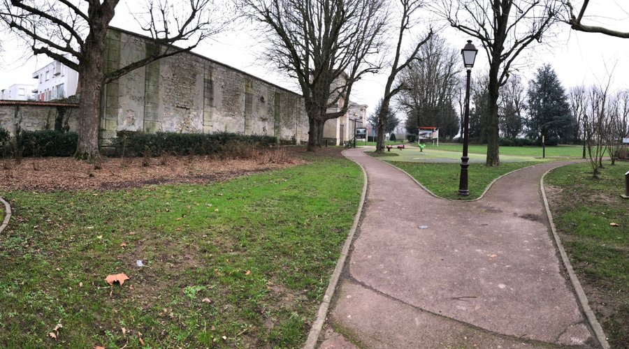 Vestiges du Château de Roissy-en-France : extérieur