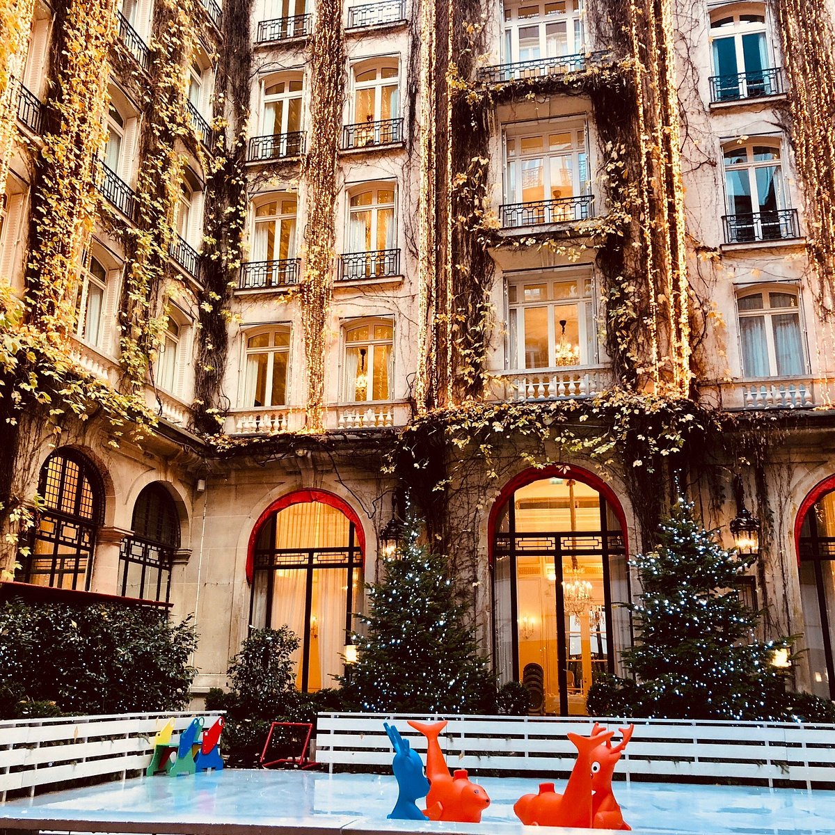 отель plaza athenee париж