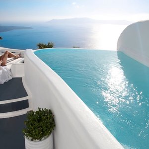 Private Infinity Pool at Honeymoon Villa