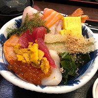 雲丹が乗っている上海鮮丼