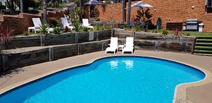Ocean View Motor Inn in Merimbula, image may contain: Backyard, Pool, Water, Swimming Pool