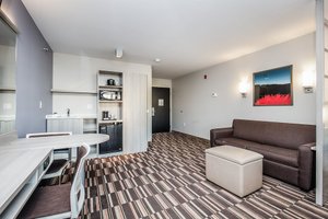Coratel Inn & Suites by Jasper Rochester - hotel rooms