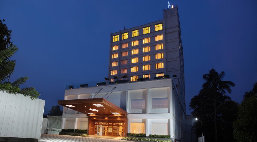 Monsoon Empress is a Luxury 5* Hotel, located on the NH Bypass in the Heart of Kochi