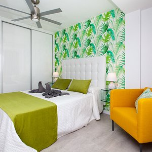 dormitorio con cama doble, colchón visco- elástico , decoración de cada apartamento puede variar
