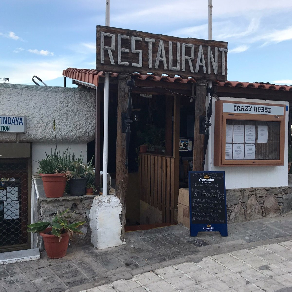 CRAZY HORSE BAR, Puerto Rico - Fotos, Número de Teléfono y Restaurante  Opiniones - Tripadvisor