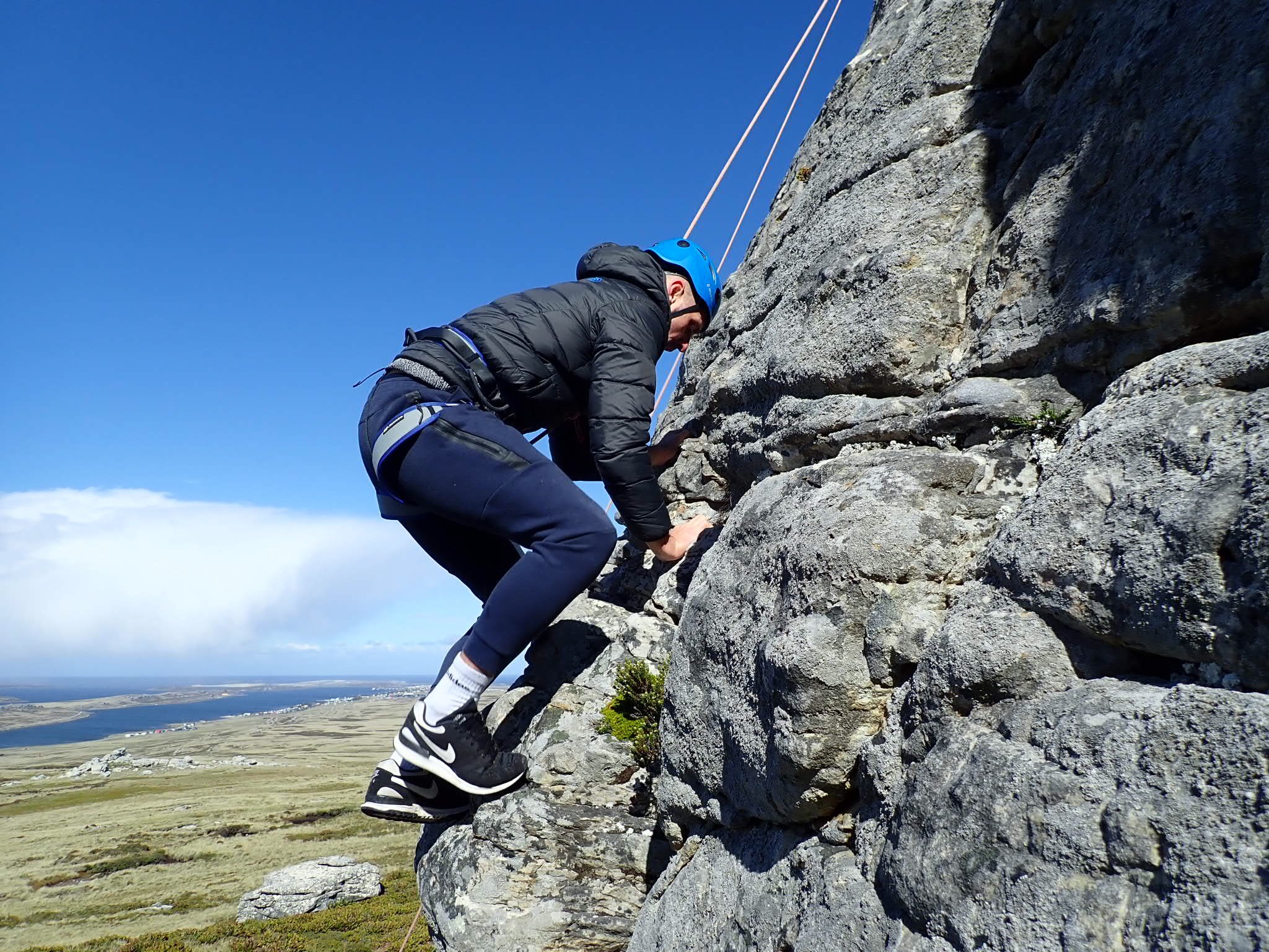 FALKLANDS OUTDOORS Stanley 2022 Qu Saber Antes De Ir Lo M S   Climbing In The Hills 