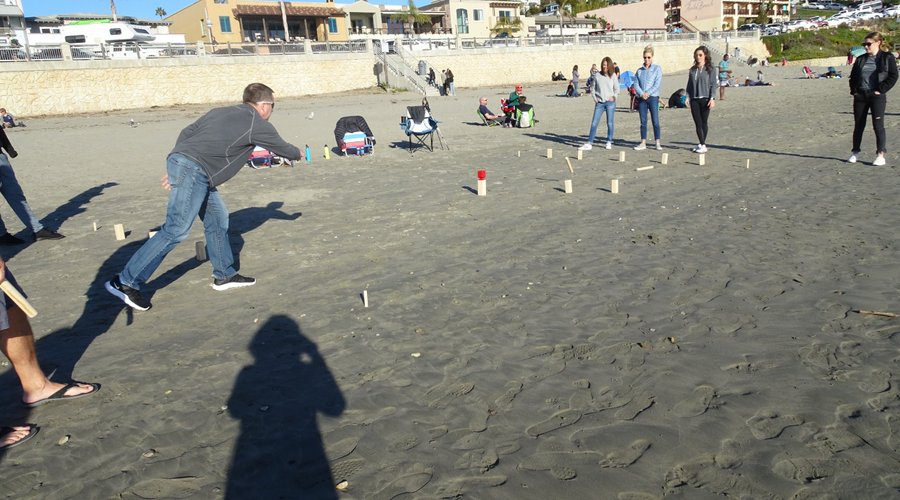 A new game from who-knows-where captured on film!