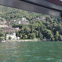 La villa vista dal lago