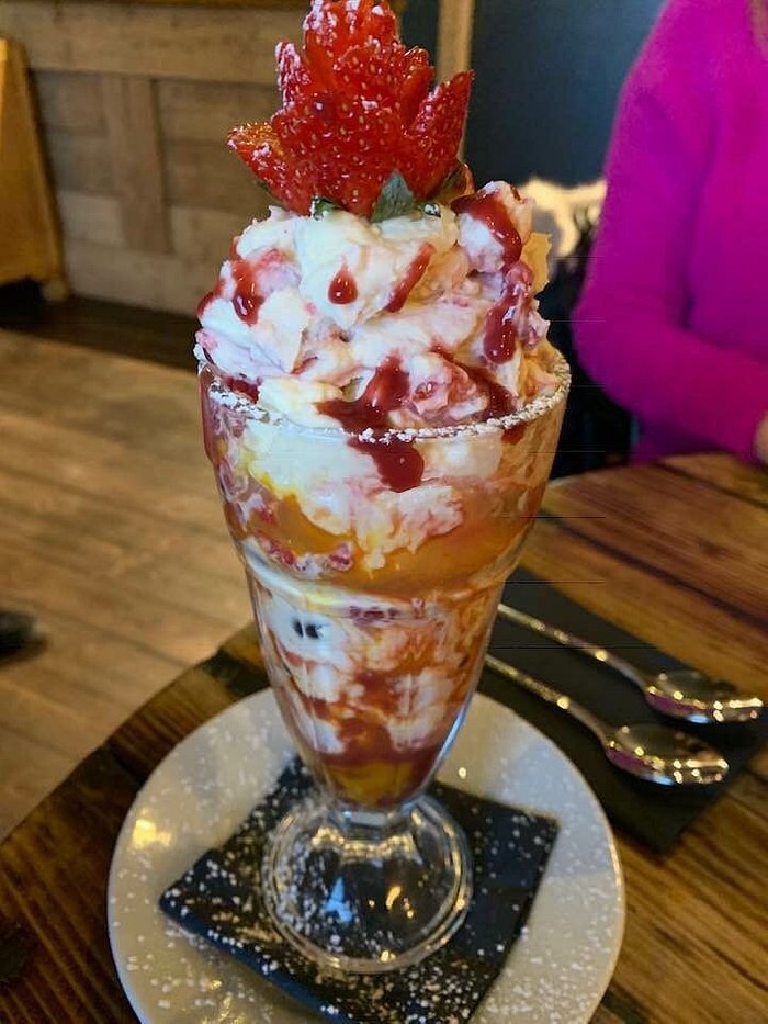 https://dynamic-media-cdn.tripadvisor.com/media/photo-o/16/08/18/4e/eton-mess.jpg?w=700&h=-1&s=1