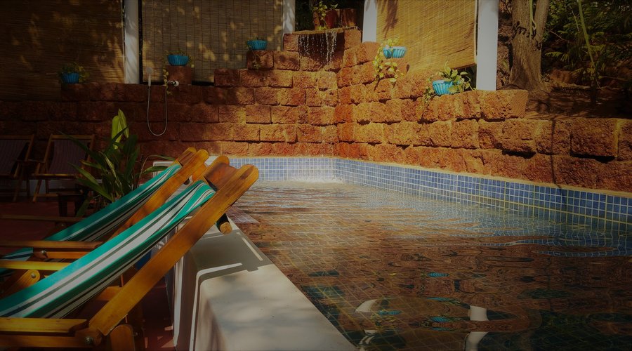 the new plunge pool with juice bar and small kitchen in the afternoon.