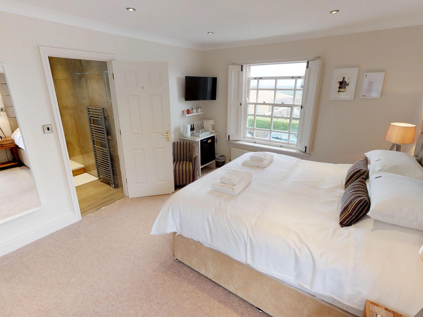 The Devonshire Arms Middle Handley | B&B Rooms: Pictures & Reviews ...