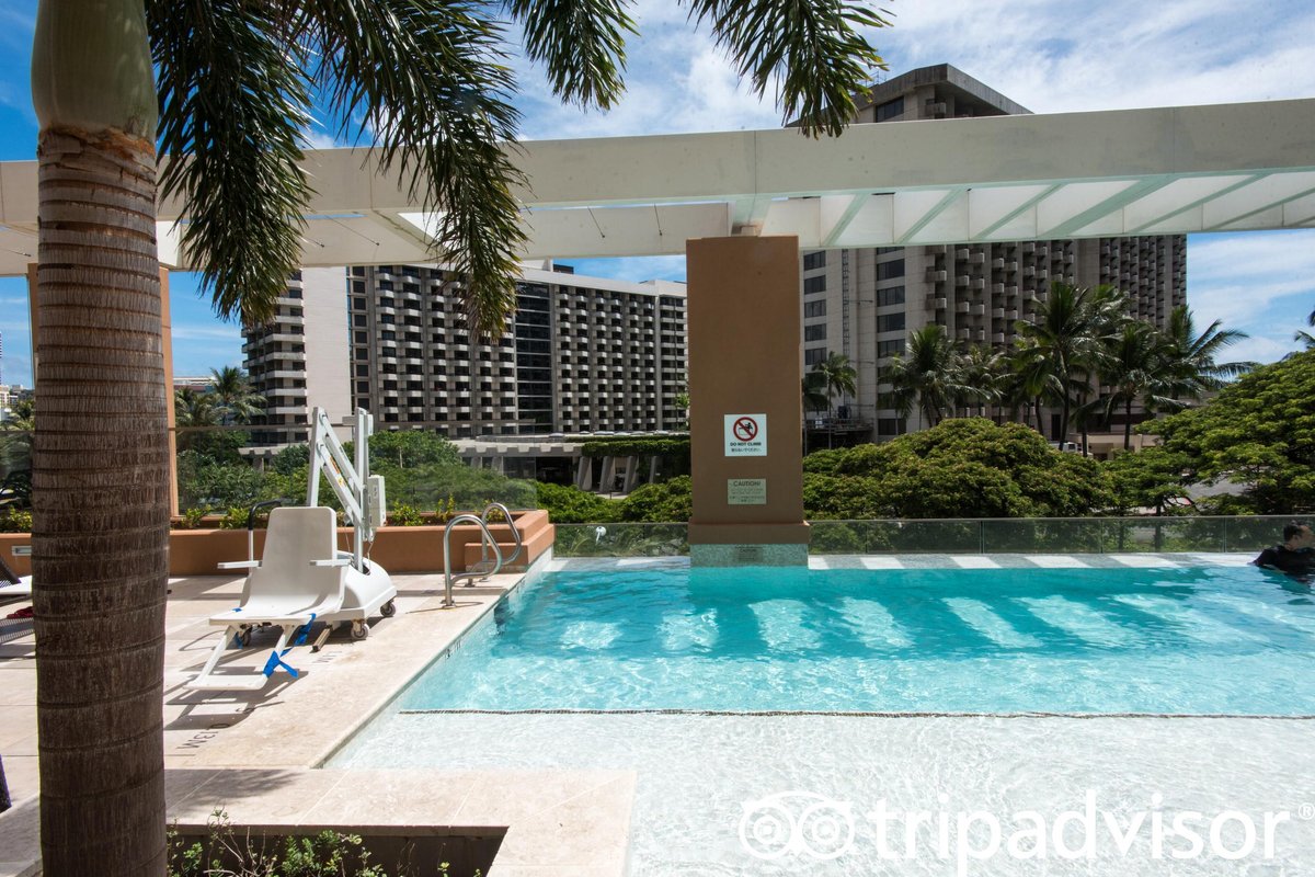 Hilton Grand Vacations Club The Grand Islander Waikiki Honolulu Pool ...