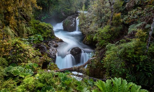 Waterfall on the way to Pichi Lake 