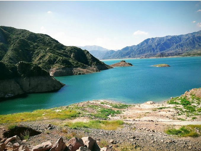 Kayaking tour in Potrerillos Lake