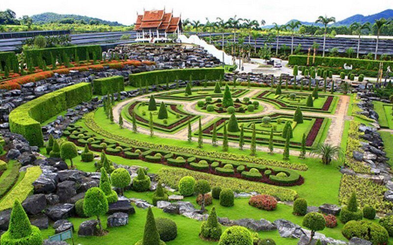 L'ornement jardin topiaire française officielle à Suan Nong Nooch