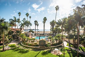 Harbor View Inn in Santa Barbara, image may contain: Resort, Hotel, Villa, Garden