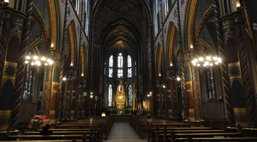Mooie neogotische basiliek
