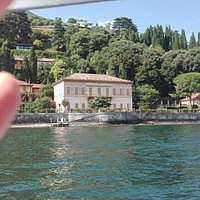 La villa vista dal lago