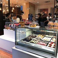 Always enjoy popping into Swoon for gelato, todays’s choice was almond and my friend had pistachio - I only ever have the smallest tub but it’s so creamy, rich and delicious!