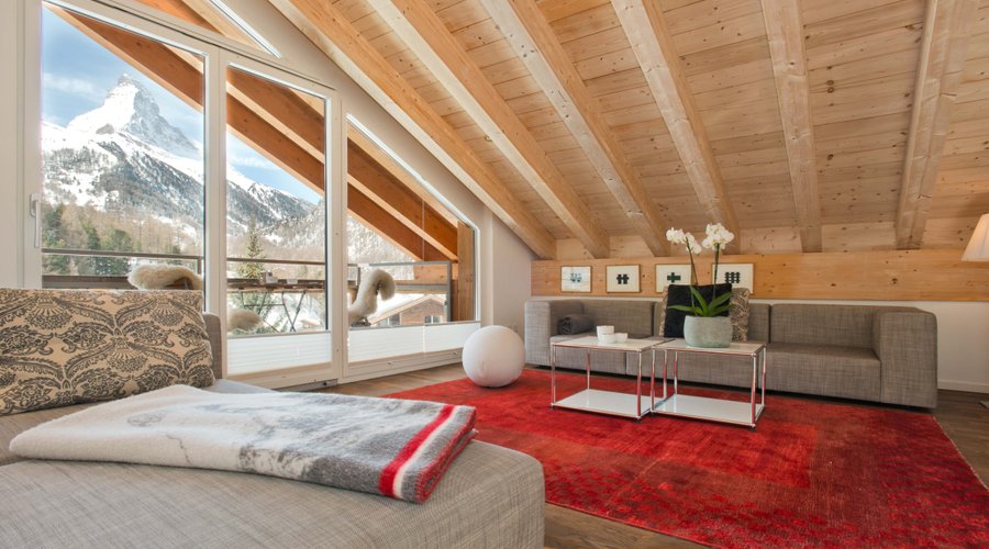 Wohnzimmer im Penthouse mit Matterhornsicht