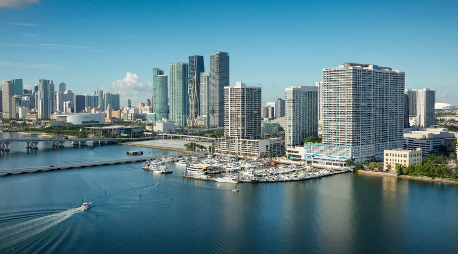 Waterfront location in the heart of Downtown Miami. Enjoy onsite dining, shopping, entertainment, and water sports