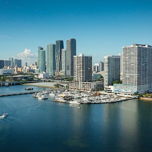 Waterfront location in the heart of Downtown Miami. Enjoy onsite dining, shopping, entertainment, and water sports