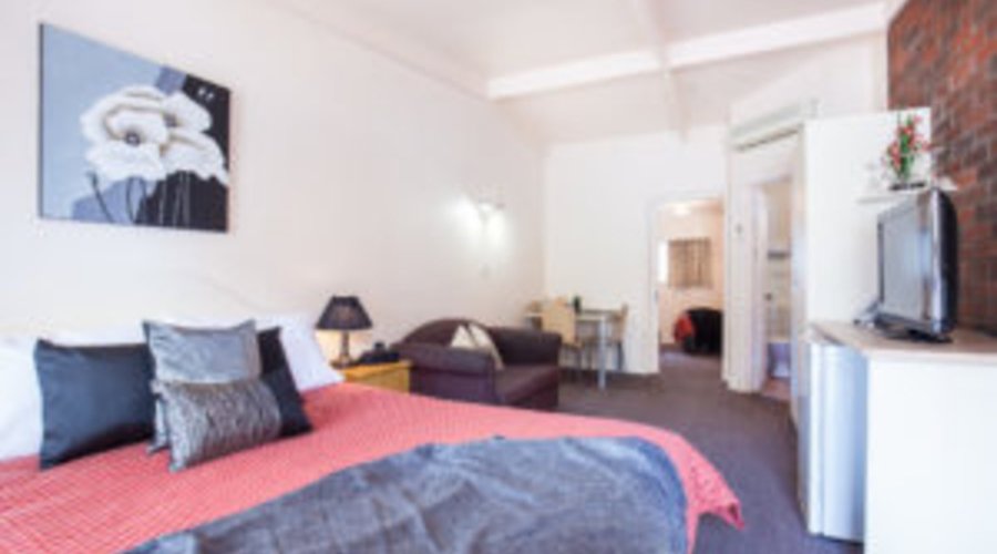 2 Bedroom Deluxe Room -  Queen Single Single