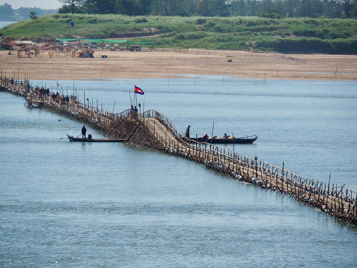 The strangest bridge in the world, its length is 3000 feet, people build it every year and then tear it down, the reason is unique!