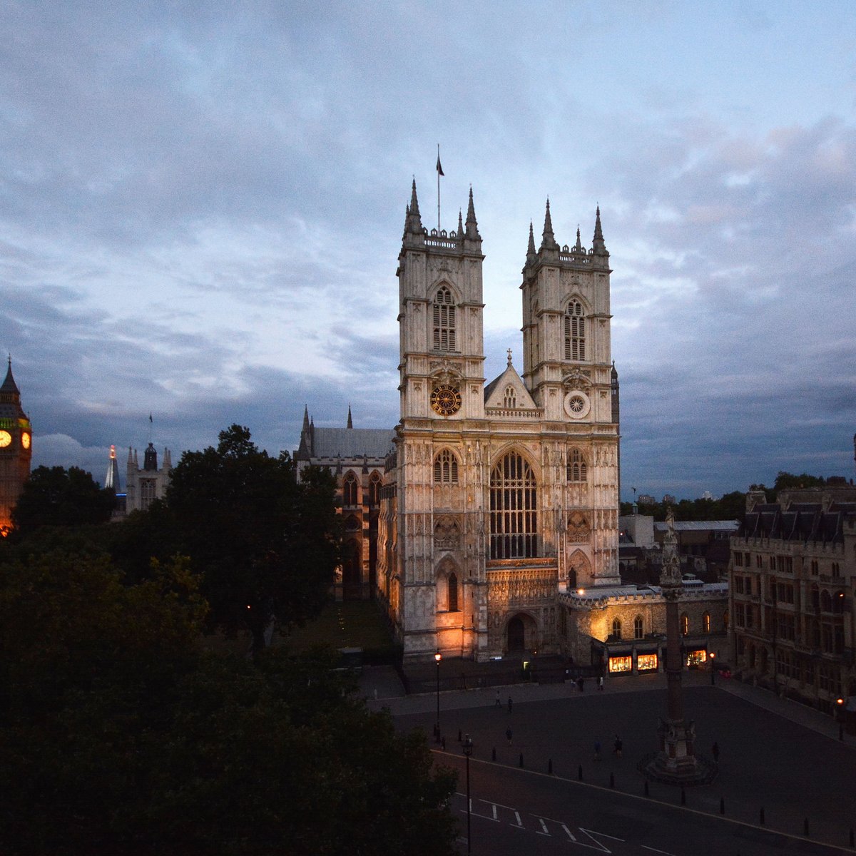 Westminster abbey. Вестминстерское аббатство. Вестменскле абадстволондон. Вестминстерское аббатство в Лондоне. Вестминстерское аббатство в Лондоне фото.