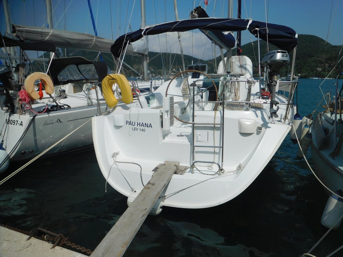 vliho yacht club charter