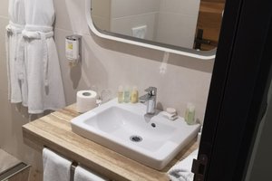 Room & Suite