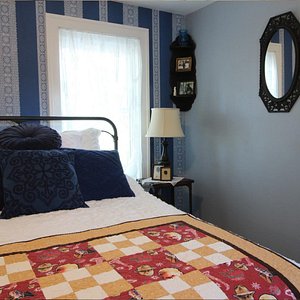 Upstairs "Blue Room" Bedroom with Queen Bed