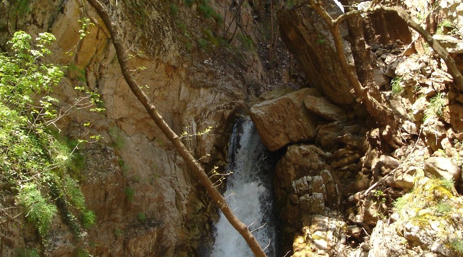 Οι καταρράκτες στο τέλος του φαραγγιού