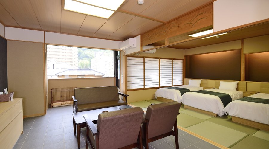 客室【コーナールーム】
3名様までご宿泊頂けます
愛犬は最大1部屋に2匹まで。