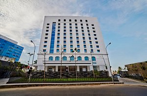 Hablis Hotel in Chennai (Madras), image may contain: City, Office Building, Hotel, Urban