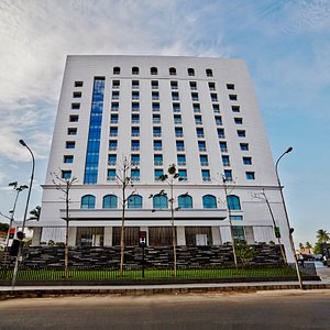 Hablis Hotel in Chennai (Madras), image may contain: City, Office Building, Hotel, Urban
