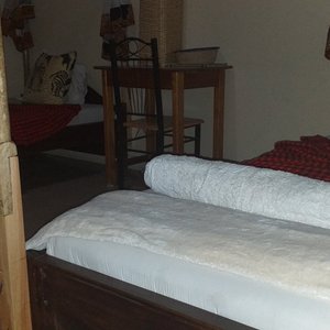 Twin bed room