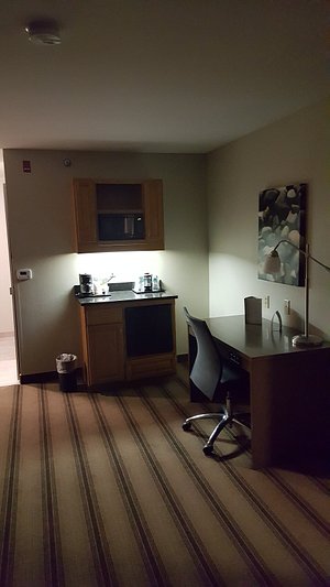 COUNTRY INN & SUITES BY RADISSON, ST. CLOUD WEST, MN $105