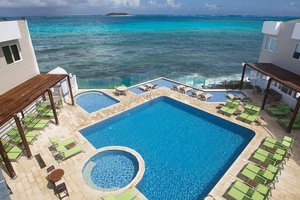 Piscina e praia