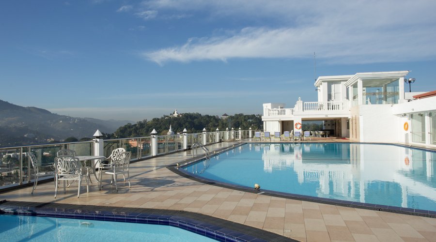 Rooftop Pool with a magnificent view 