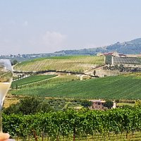 il nostro Metodo Classico, un Blanc de Noire prodotto da uva Corvina con vita panoramica da Montenigo.