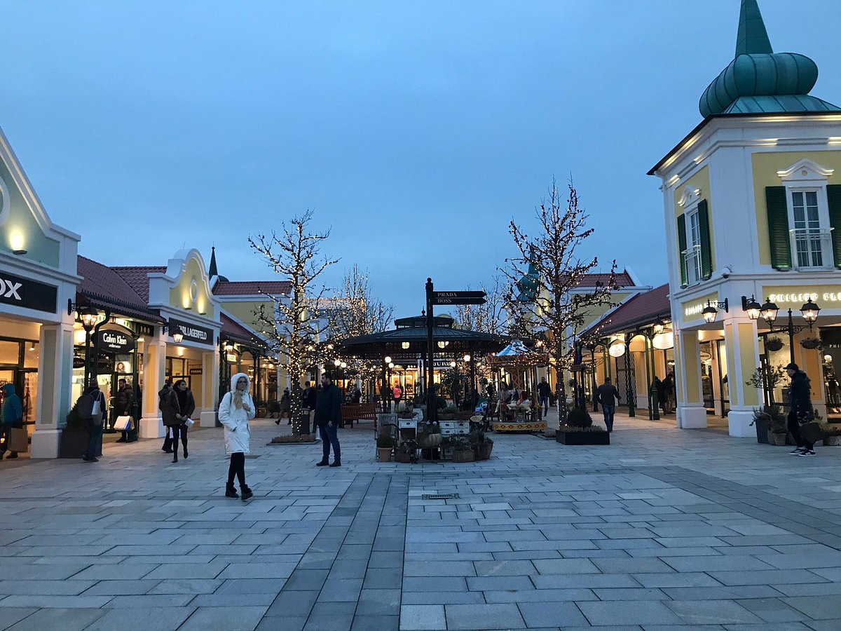 Om toevlucht te zoeken compileren Winst Designer Outlet Parndorf - All You Need to Know BEFORE You Go