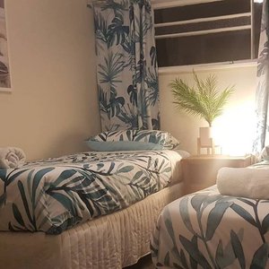 https://www.tahunabeachhostel.com/