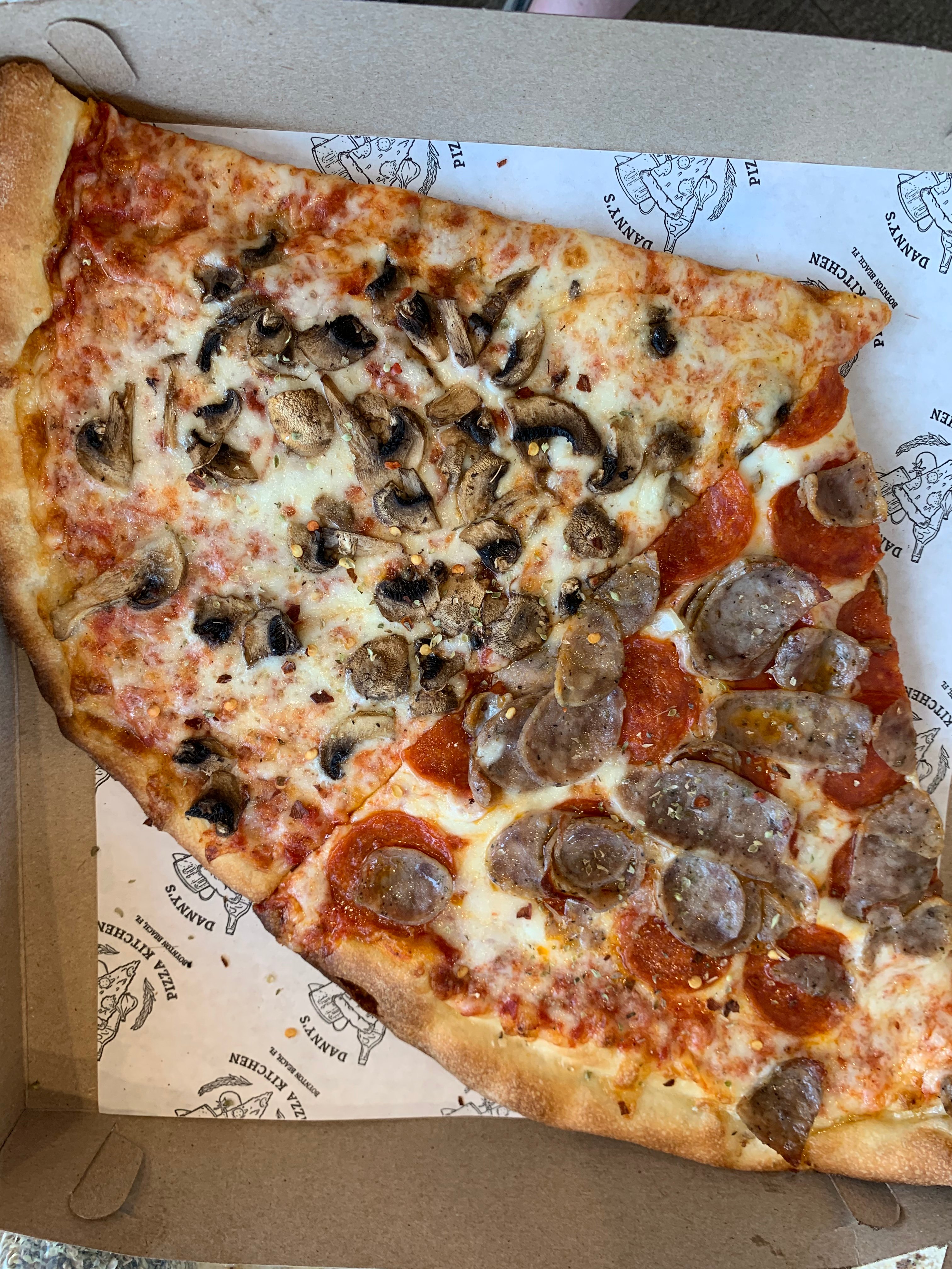 Danny's Pizza: A Culinary Gem in Boynton Beach