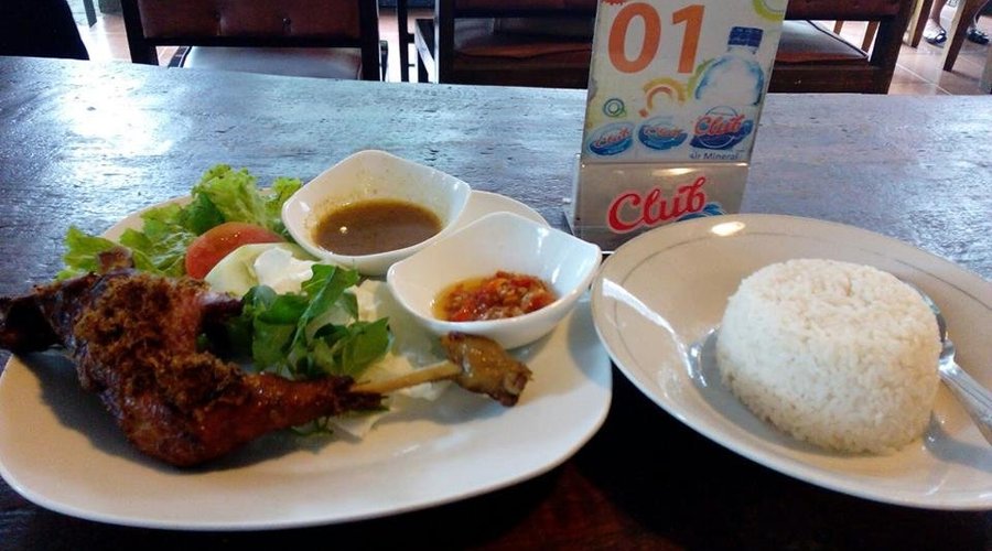 Lalapan Ayam , Ayam Kampung di padu dengan sambel orek dan bumbu khas dnc 