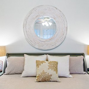 Monroe Suite, king bed
